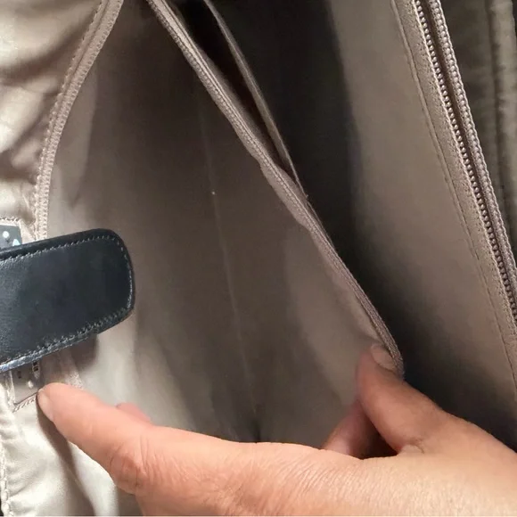 Briggs & Riley Tan Interior Bag - Picture 4 of 9